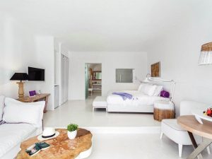 Έπιπλο Ξενοδοχείου CHARISMA SUITES