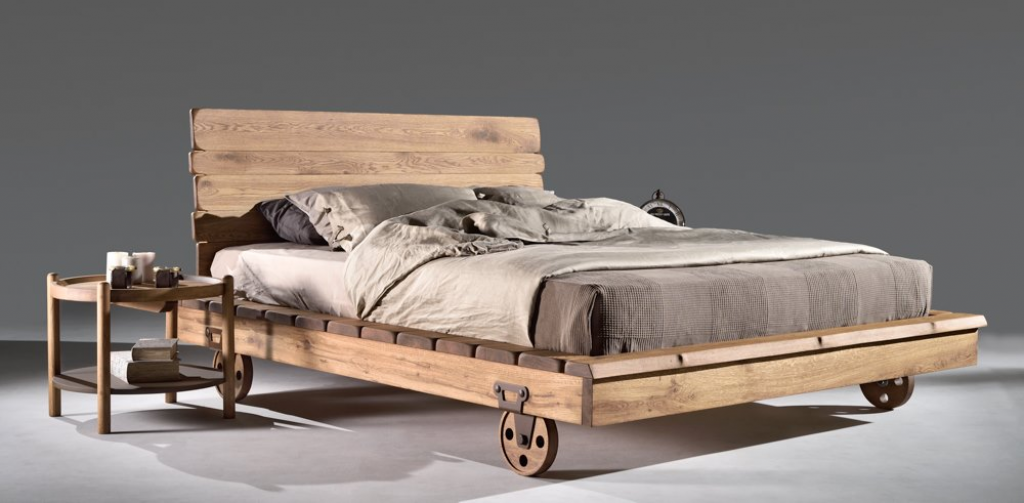κρεβάτι από μασίφ ξύλο