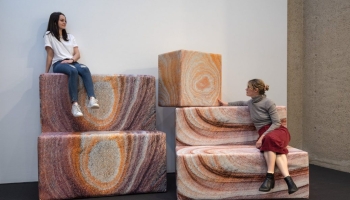 «Πουφ» & τέχνη: Poofomania x Ανδρέας Αγγελιδάκης