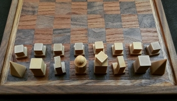 Η μαρκετερί αναβιώνει σε ξύλινες επιφάνειες