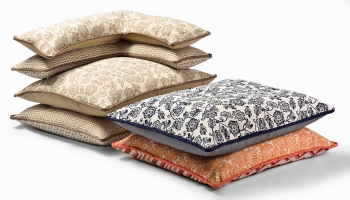 Καυτή τάση διακόσμησης με μαξιλάρες πουφ: Η νέα σειρά Mediterranean Aura της Poofomania