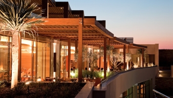 Σύγχρονη αρχιτεκτονική με ξύλινα δομικά στοιχεία